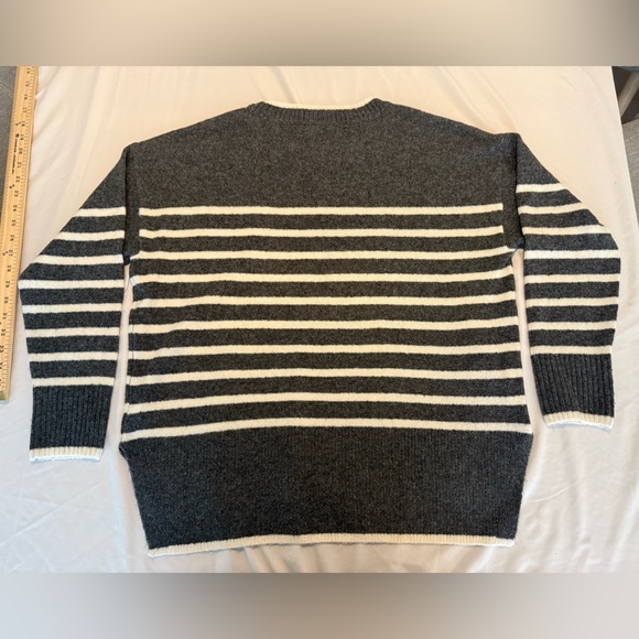 Vince Camuto Striped Knit Sweater – Size Medium (Oversized Fit) - Picture 3 of 10